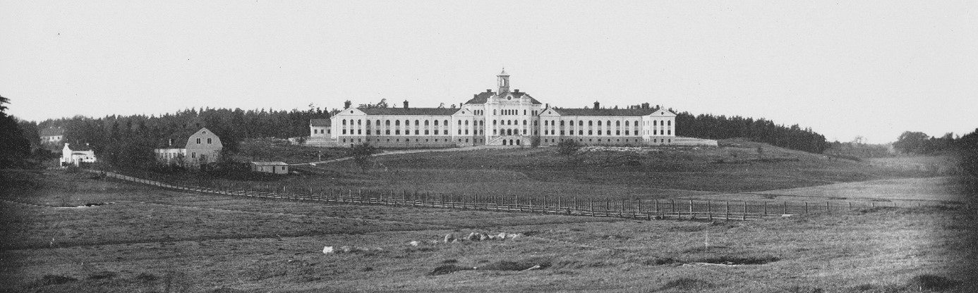 ”Dårarnas slott” Konradsberg ca 1860 dit de sinnessjuka från Danviken flyttades. Ligger i Marieberg på Kungsholmen och här fanns, ett antal år lärarhögskolan. Stadsmuseet. Okänd fotograf.