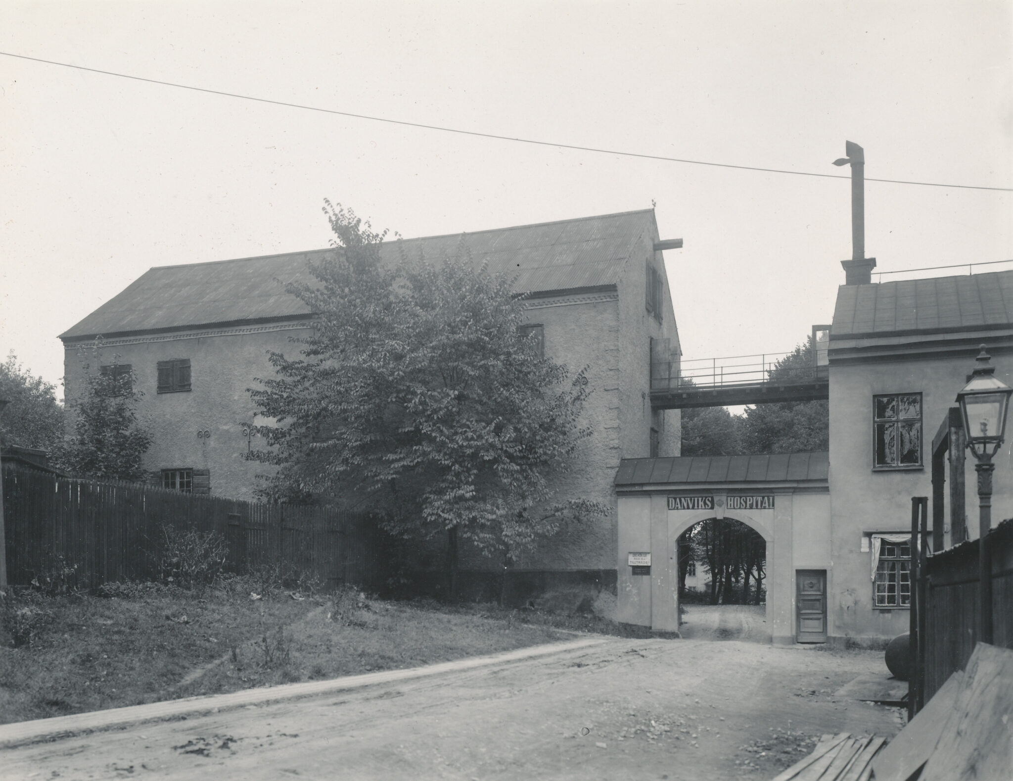 Entrén till Hospitalet 1915. Nacka Lokalhistoriska arkiv.