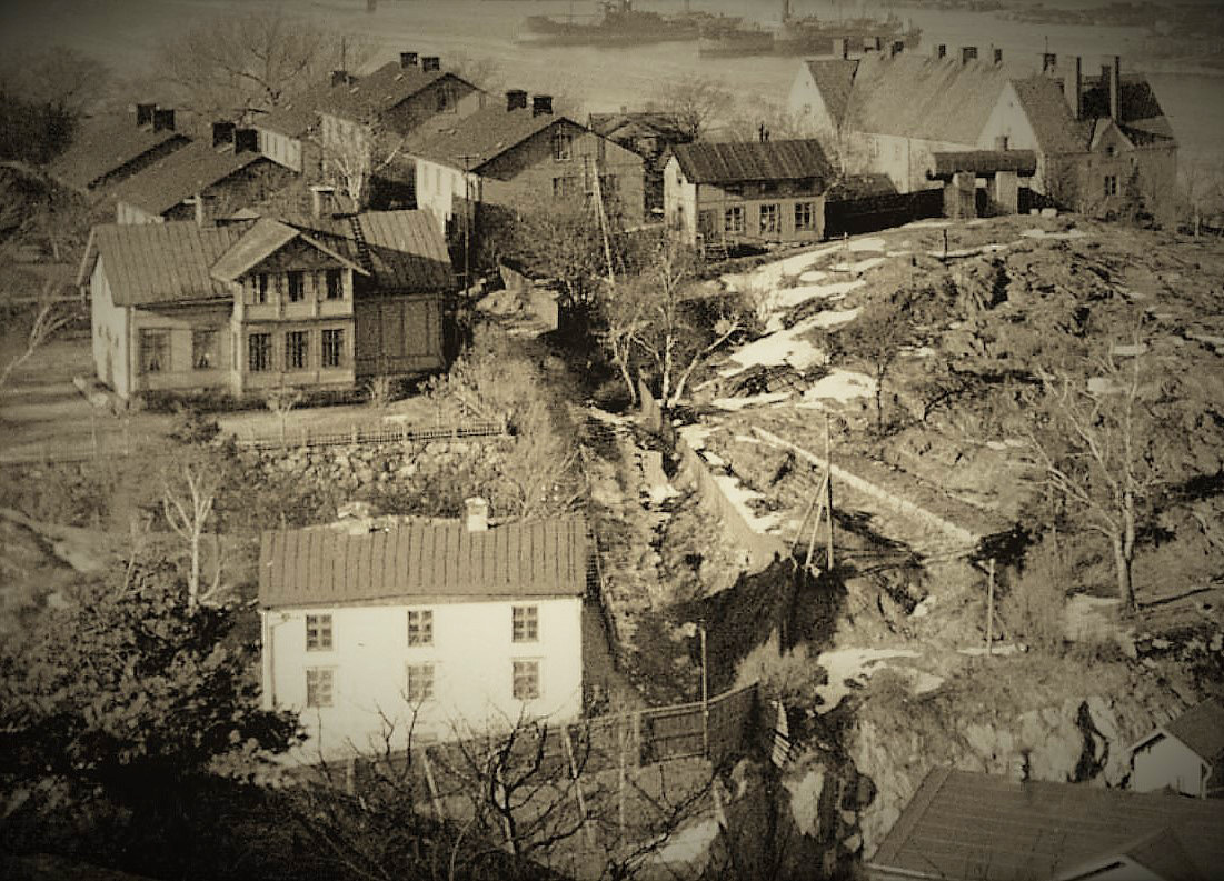Närbild av personalbostäderna från öster 1938. Okänd fotograf. Finnboda Varv AB:s arkiv, Stockholms företagsminnen.