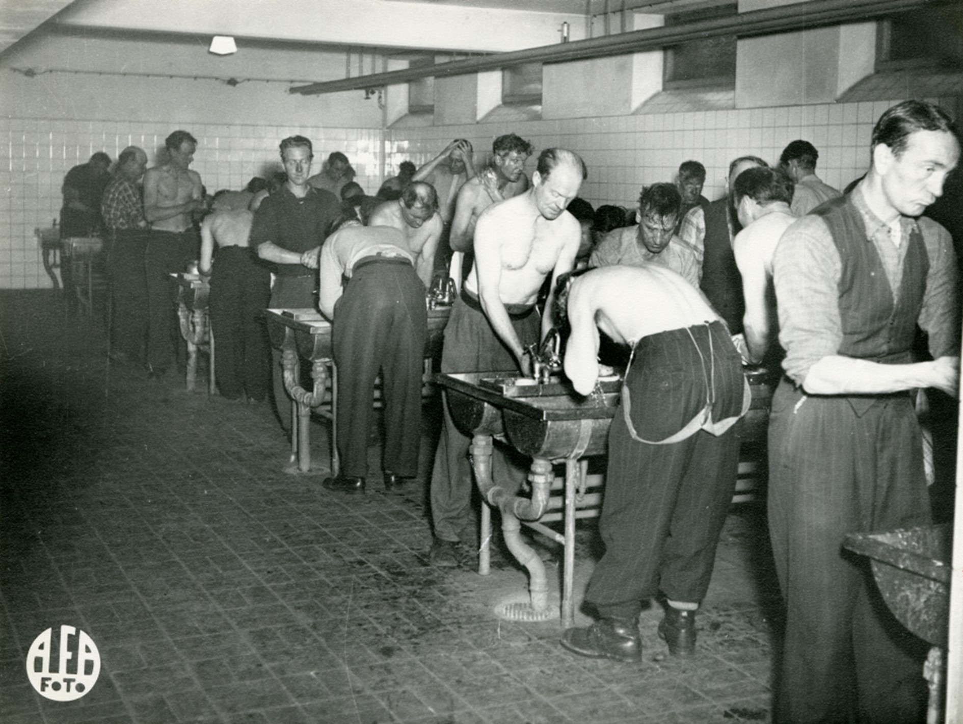 Ett tvättrum på Finnboda varv 1948. Fotograf AFA-Foto. Centrum för Näringslivshistoria.