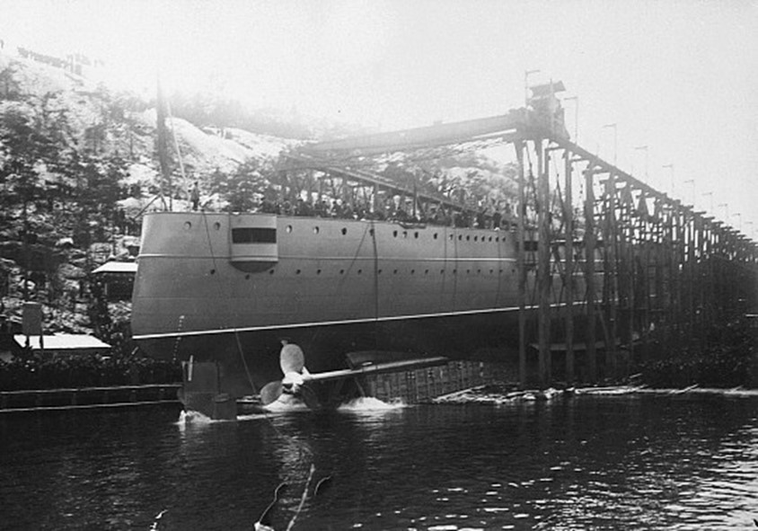 Fylgia sjösätts 1905. Fotograf Erik No. Fo 157737. Sjöhistoriska muséet.