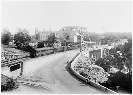 Danviksgatan mot Danviksbron 1922. Spårvägsmuséet. Dokument id: 1–3164 Fotograf okänd.