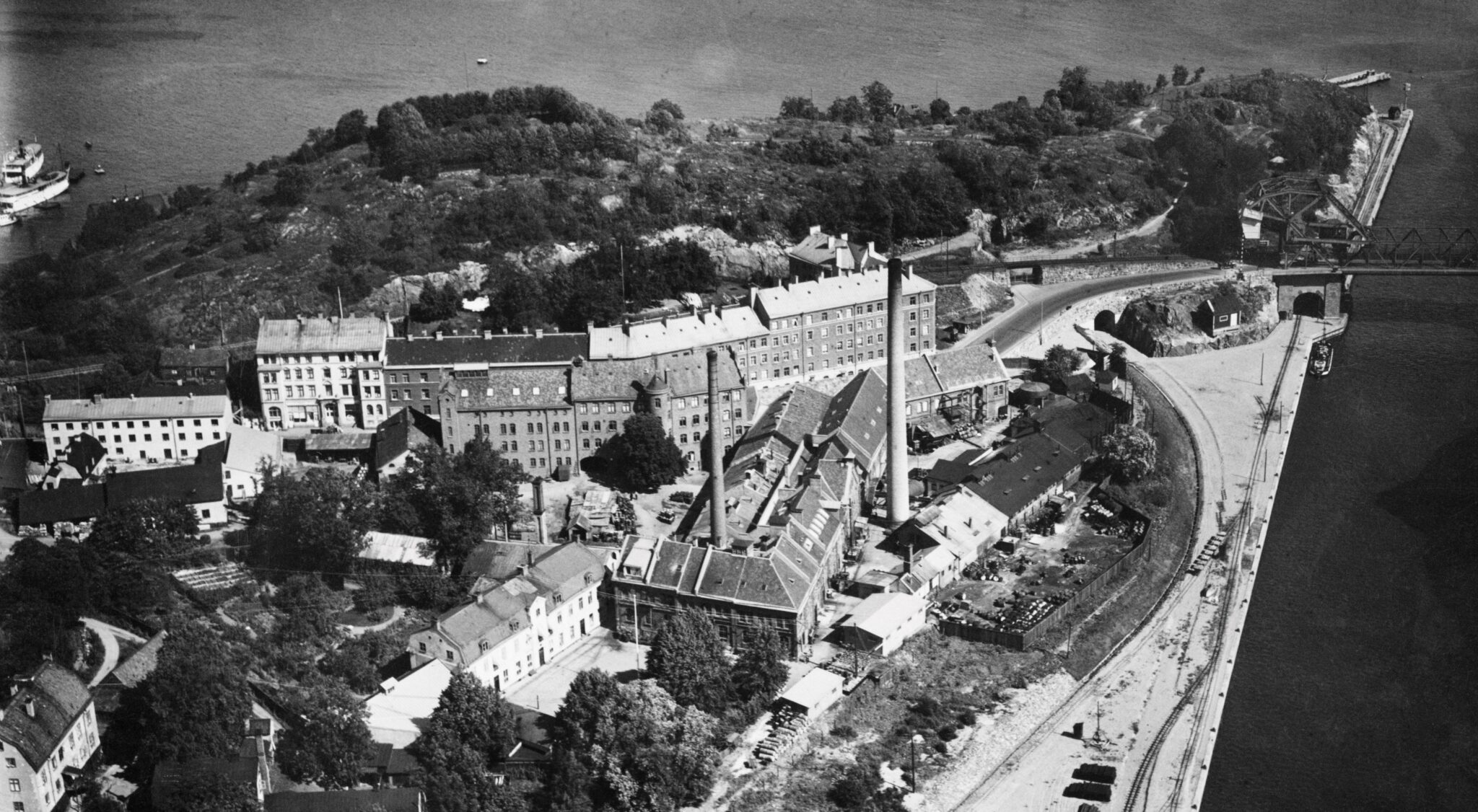 Liljeholmens stearinfabrik och Danviksbron 1939. Stadsmuséet. Aero Material AB.  Fotograf okänd. Bildnummer: Fa 14620