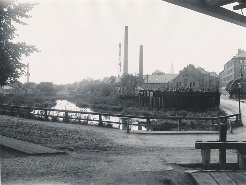 Vid ingången till Danvikstull runt sekelskiftet 1900. Fotograf okänd. Stadsmuséets samlingar.