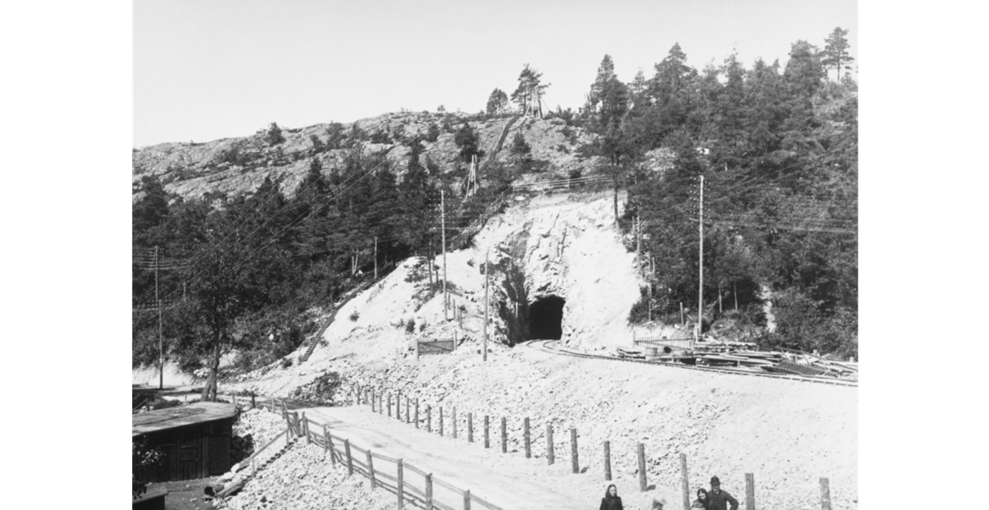 Runt 1893. Järnvägsmuséet KBEB02441. Fotograf Axel Lindahl.